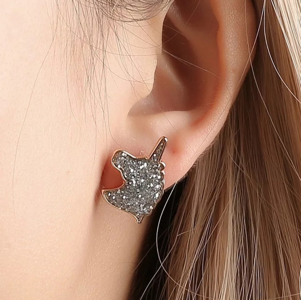 ๐บ4/$25๐บ New Unicorn Earrings - Picture 3 of 3
